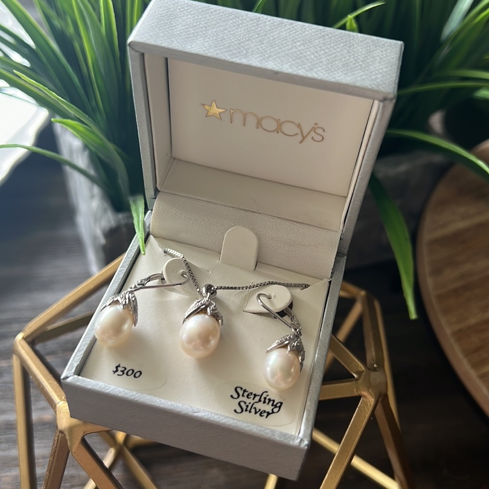 🎉 Cultured Pearl, Necklace & Earring's 🛍 with box💋